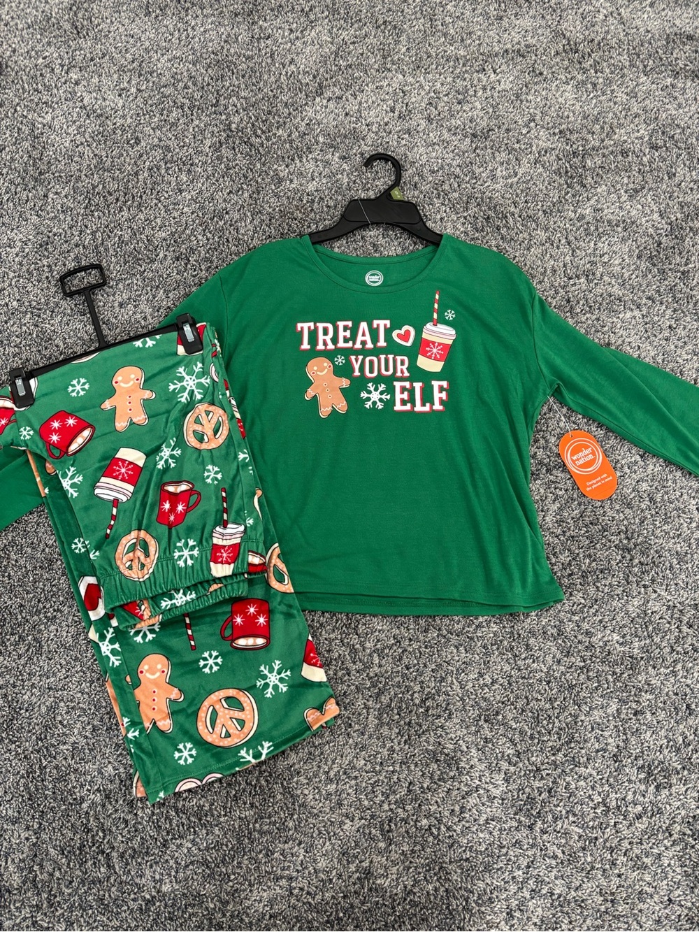 Holiday 'Treat Your Elf' Green Kids Pajama Set